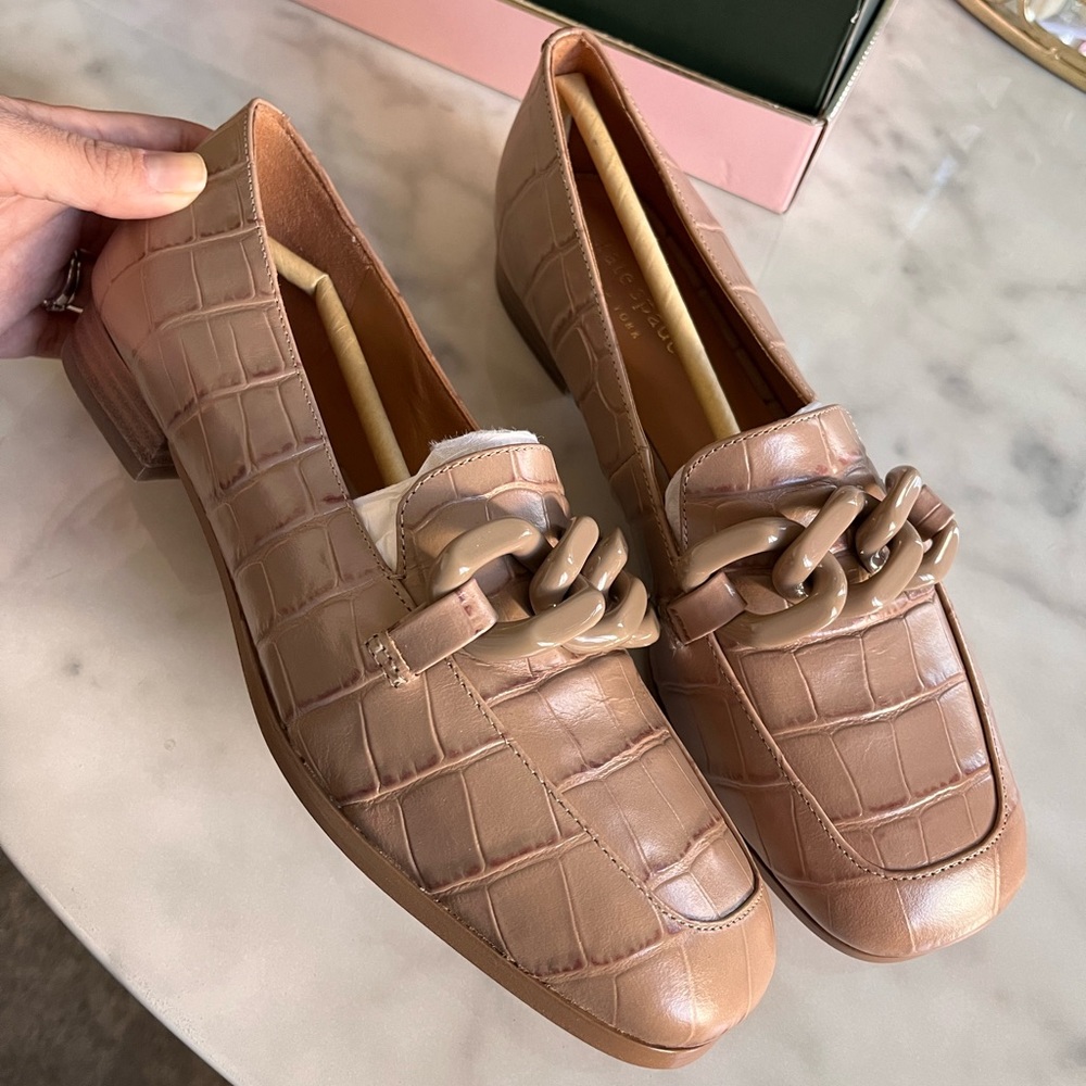 Elegant Tan Loafers with Chain Detail